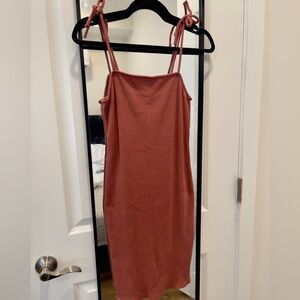 CINNAMON RIBBED DRESS.